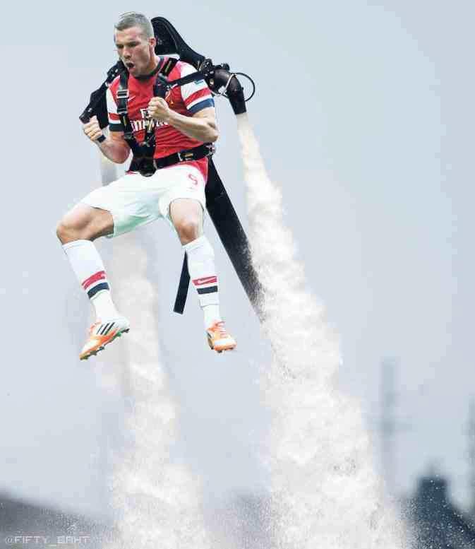 Podolski với động cơ phản lực...